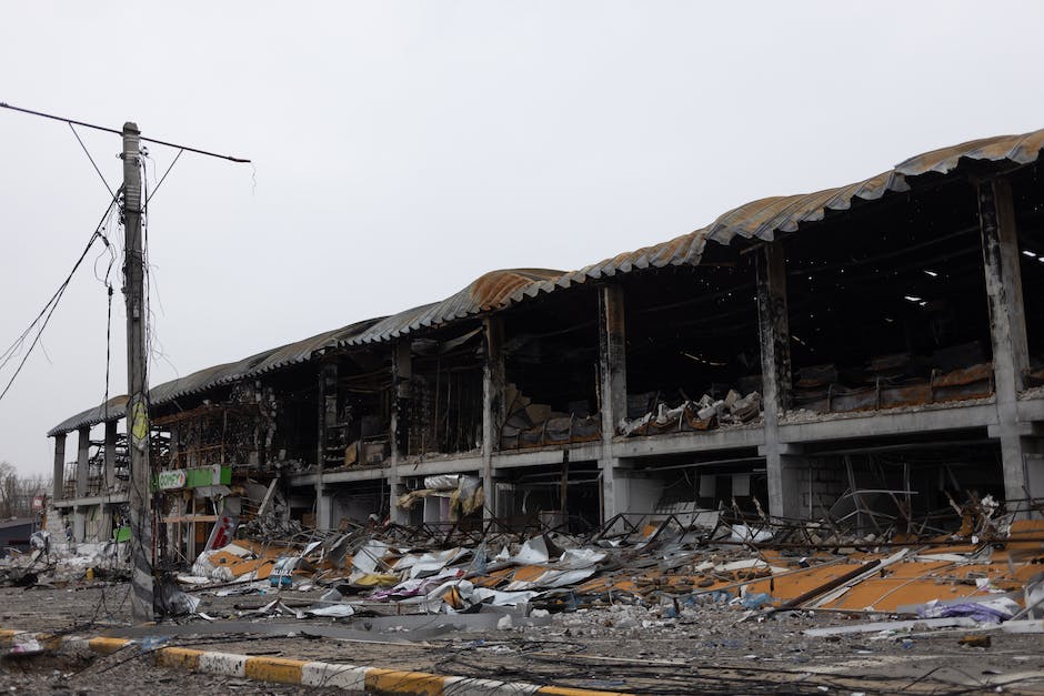 Image depicting the aftermath of the bombing in Guernica, showcasing the destruction and devastation caused