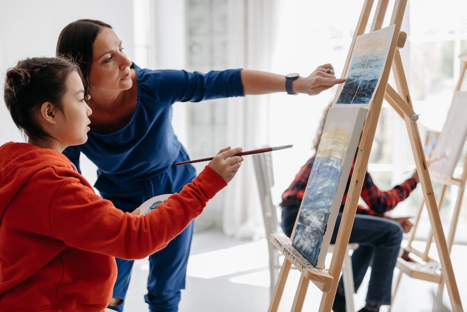 Image of a mentor and mentee working together in an art studio